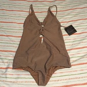 Acacia one piece